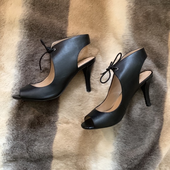 Front Tie Heels - Picture 9 of 9